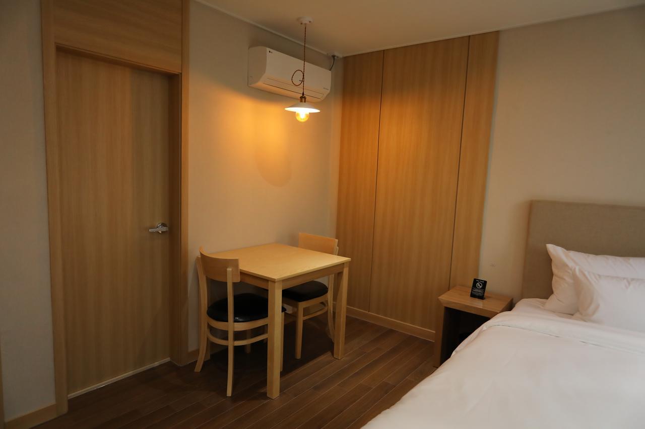 The First Hotel تَنوان المظهر الخارجي الصورة