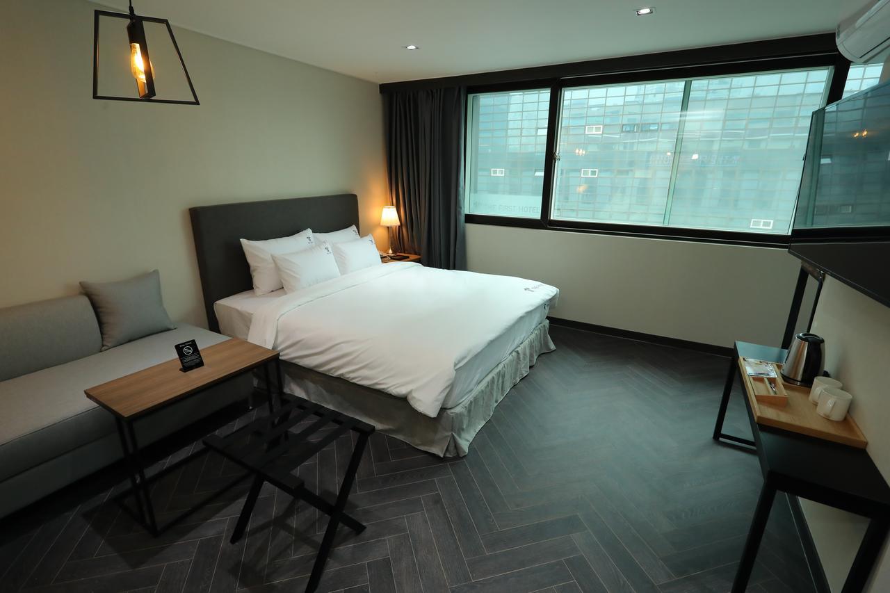 The First Hotel تَنوان المظهر الخارجي الصورة